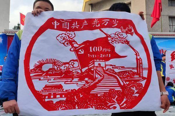 住营省政协委员出席省政协十三届二次会议开幕会